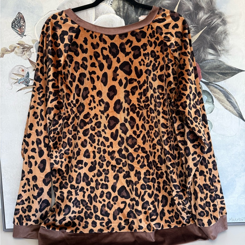 Women's Leopard Print Long Sleeve Sweatshirt - Brown - Picture 3 of 4